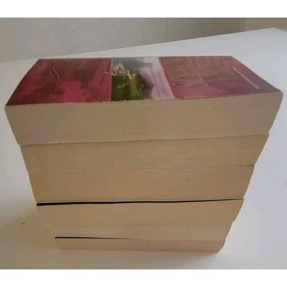 Nora Roberts Book Lot 6 Paperback Books Groom's,‎ Bride's, Rivers End, Mixed Lot - Picture 6 of 6